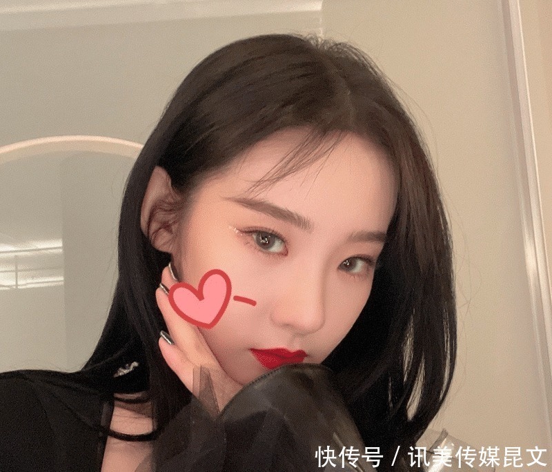 陈卓璇张艺凡身体不适，全程硬撑着表演完，结束后被队友扶下台