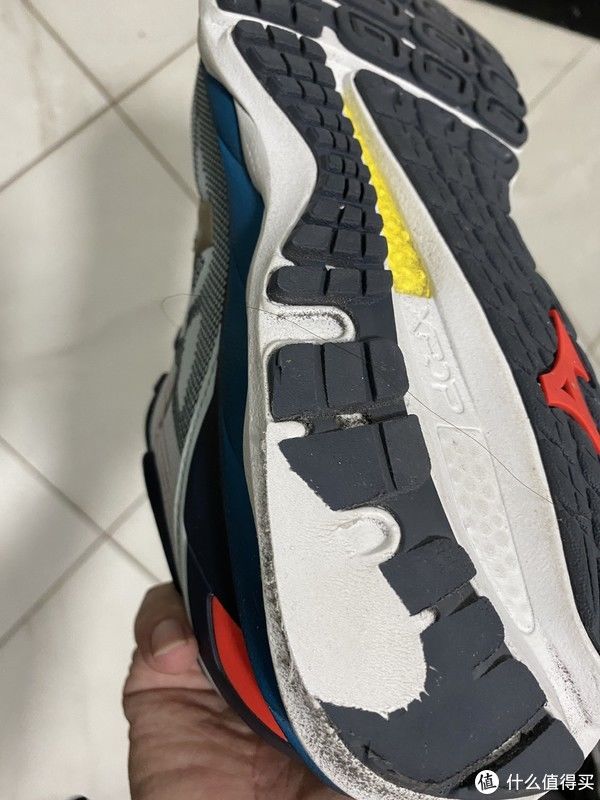 美津浓男士w优缺点明显的跑鞋——美津浓男士WAVE SKY 4缓震慢跑鞋