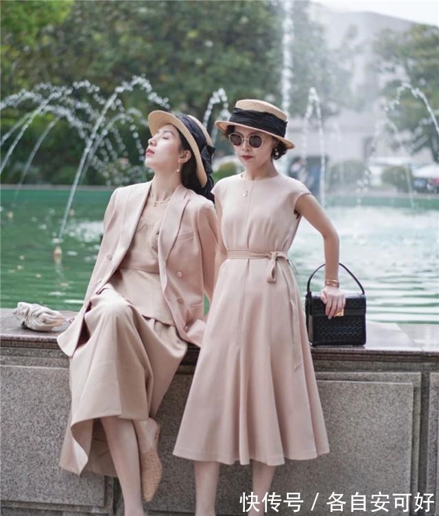 夏日 用心变老而不是装嫩,这些妈妈辈博主的夏日穿搭,优雅高级又气质!