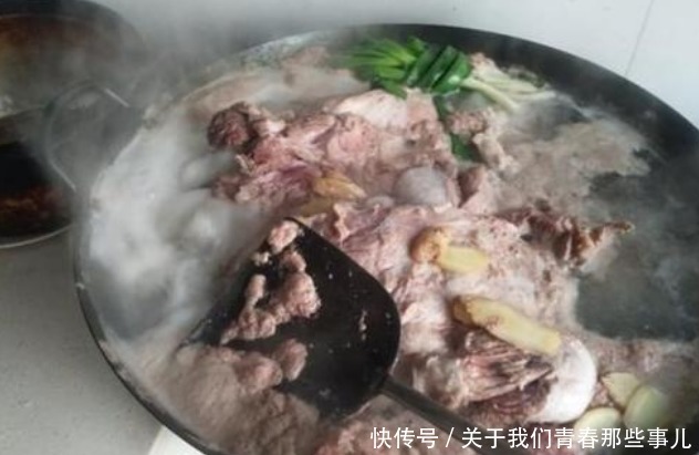 炖羊汤,羊肉直接炖是大错,牢记关键3步,羊肉软烂,汤浓白鲜美