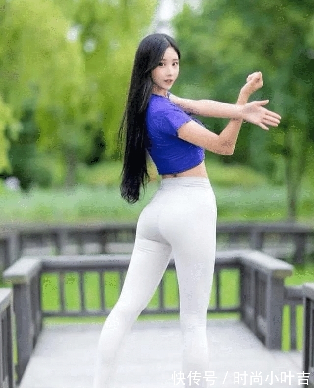 秀发|淡眉如秋水,玉肌伴轻风,灰白色无痕裤配蓝色半袖的清纯靓丽穿搭