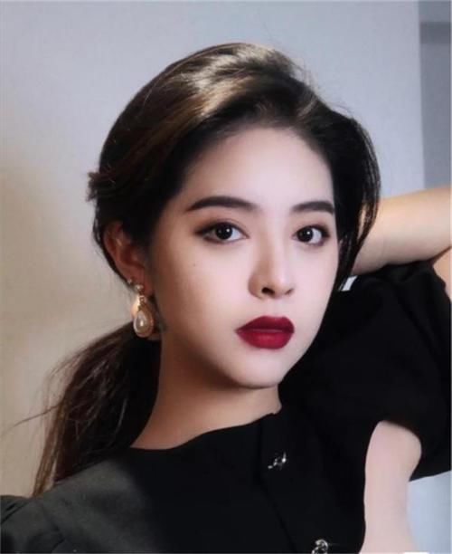 ＂配饰＂如何搭出高级感，记住这几点技巧，成为精致的女人