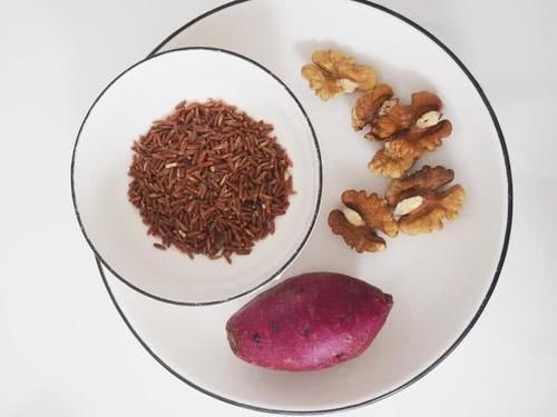  燕麦|适合老人喝的核桃糊，燕麦紫薯加核桃，淡淡清香很诱人