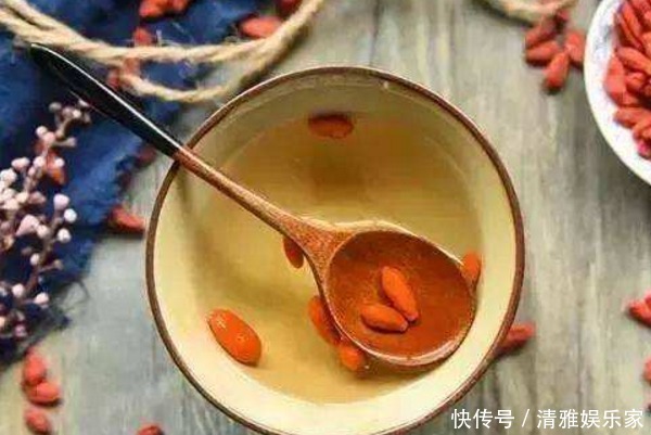 食用价值|蒲公英和此物“天生一对”，连喝三天，肝脏更健康，口臭也没了！