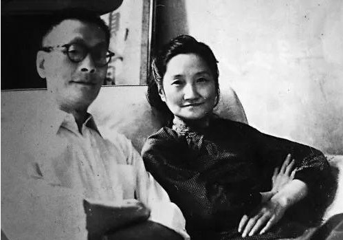 祭奠|徐志摩的葬礼热闹非凡,但一年后,祭奠他的只剩下了陆小曼