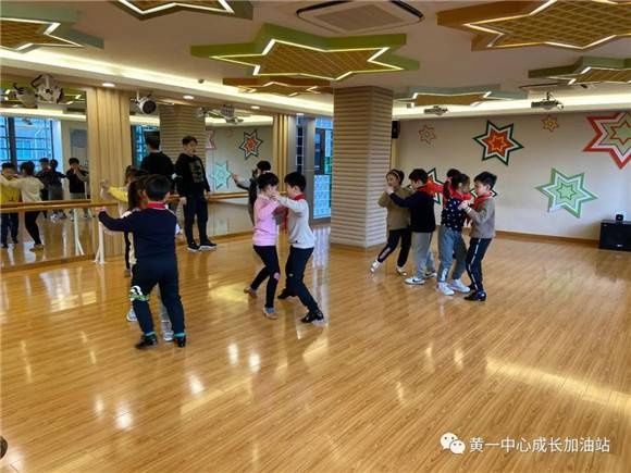 [黄浦]黄浦一中心小学:放学后的“睛”彩校园