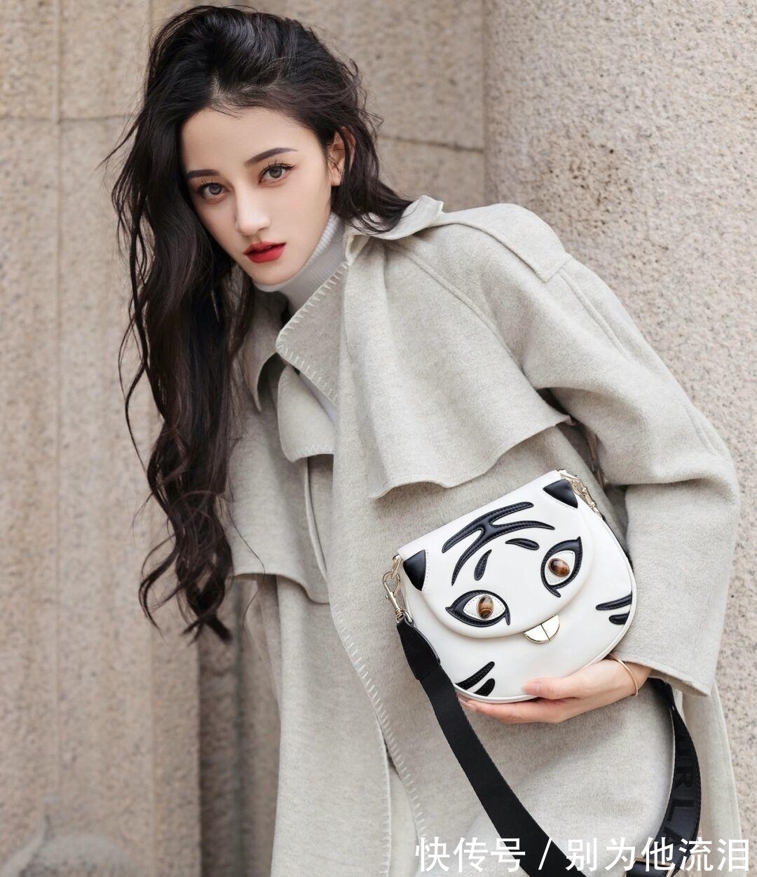 大衣 真正洋气的女人,冬天都爱穿这几款“大衣”,简约利落又百搭