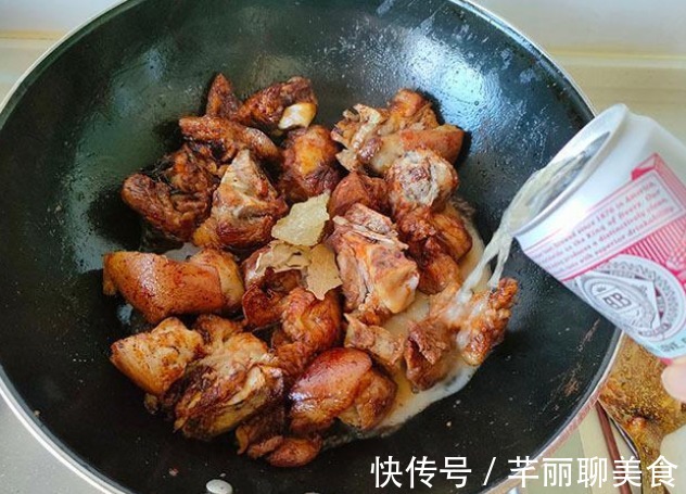 蹄膀|夏天,少买牛羊肉,12元一斤的肉才香,焯水后加料卤,香糯好吃