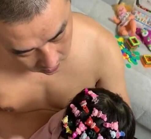 新发型|爸爸为女儿扎头发,看到孩子新发型妈妈哭笑不得,网友直男癌晚期