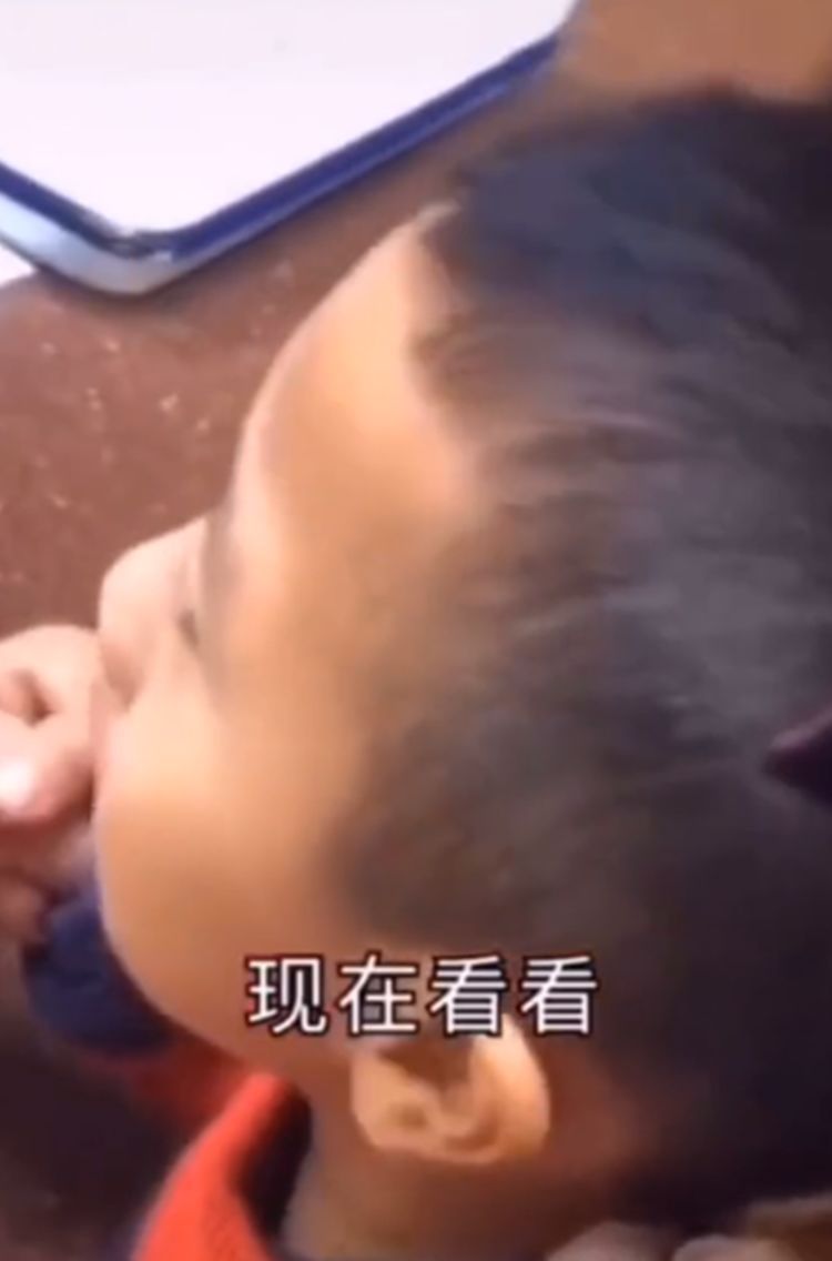 宝妈|“话痨”男童因打针走红,网友佩服真是一分钟都没有停下来过