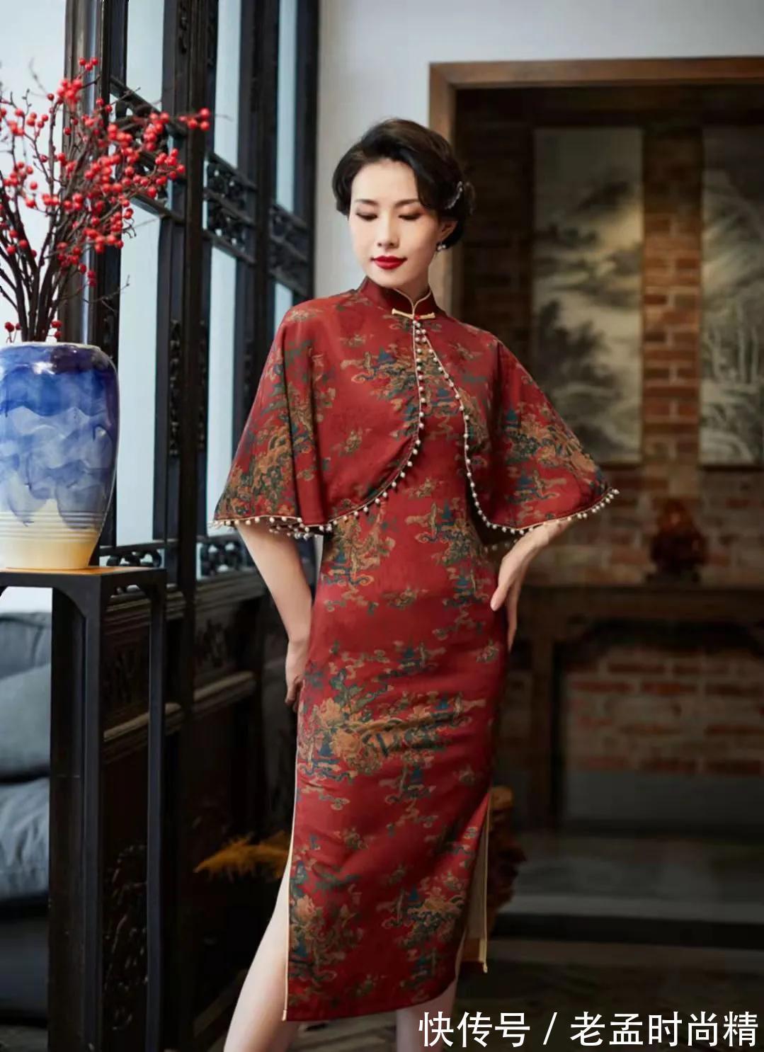 领扣|有一种叫斗篷的小确幸,搭配旗袍走高调的冷感时髦,到哪都是焦点