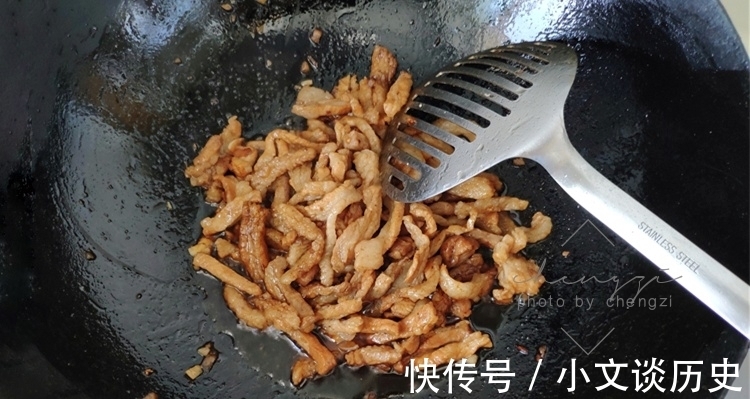 肥肉|8月太阳正好，此食材多买点，焯水后晒成干菜，冬天炖肉吃贼香
