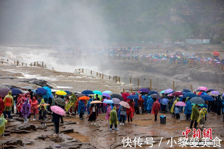 壶口瀑布|雨中的黄河壶口瀑布：波涛汹涌气势磅礴