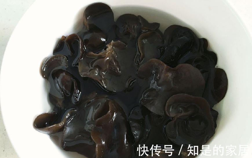 泡木耳，10人有9人搞错了，用这个方法，泡得又快又干净