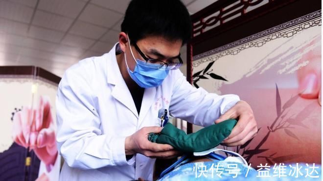 热敷|肩周炎疼痛怎么办教你一个治疗疼痛的小妙招,看完很管用