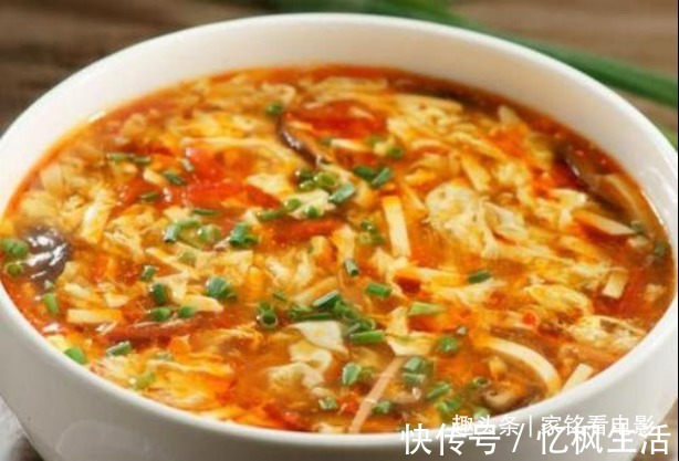 美食推荐鱼饼炒青菜、葱油鸡腿、酸辣开胃汤、香椿炒鸡蛋的做法