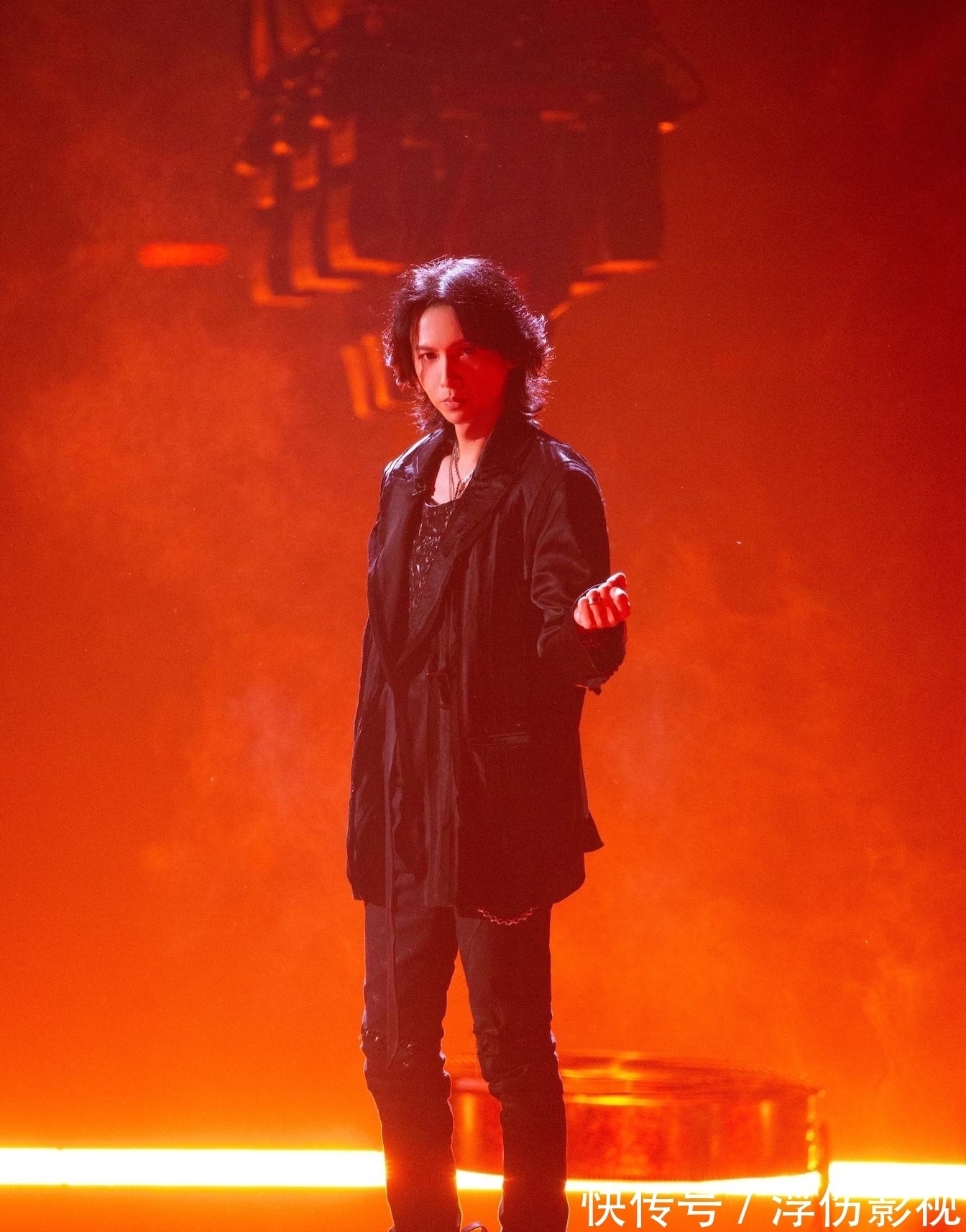 《披荆斩棘的哥哥》陈小春化身小丑高能开唱 尹正再唱《一剪梅》重现袁华名场面