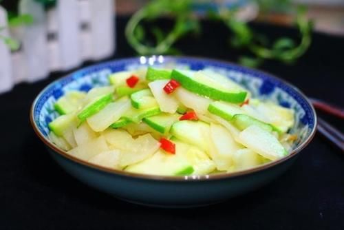 美食精选：回锅猪蹄，茄汁玉子豆腐，青豆烧腊蹄，西葫芦炒土豆的做法
