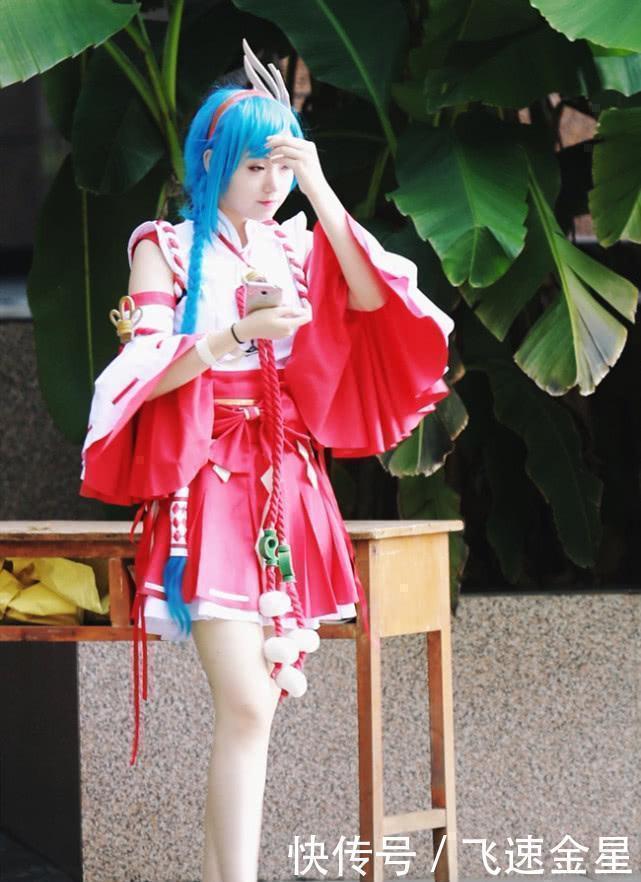 cospl13岁coser不得了,堆堆袜都能穿成船袜,伸腿那刻长到逆天