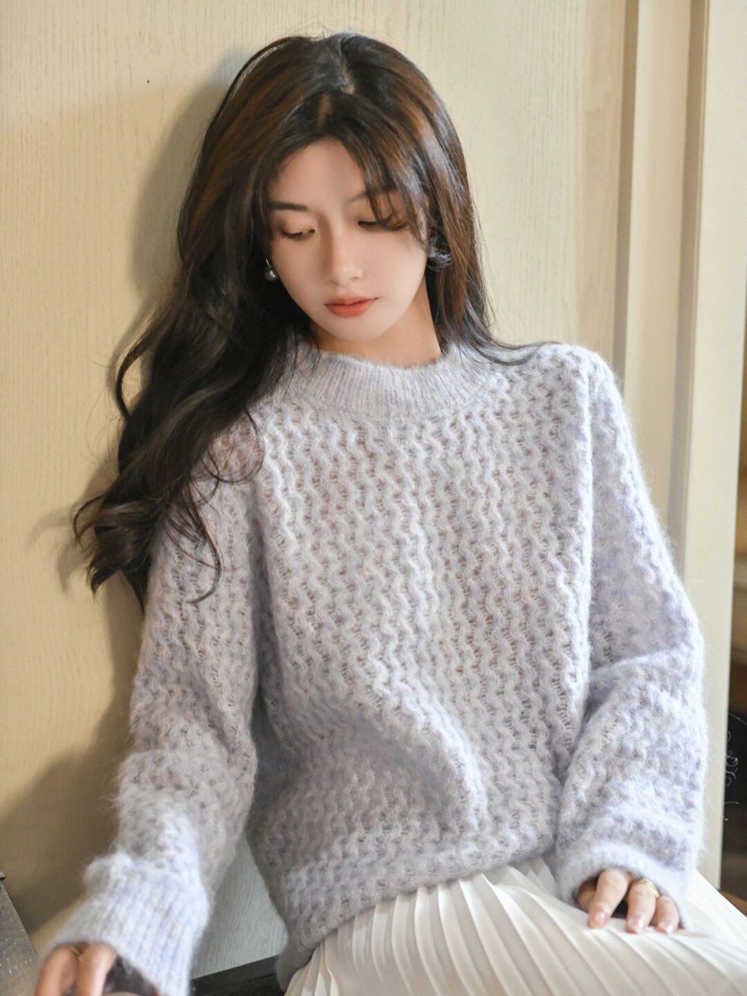 美眉|女人在冬季“买精不买多”,利用毛衣+半身裙来打造女性优雅气质