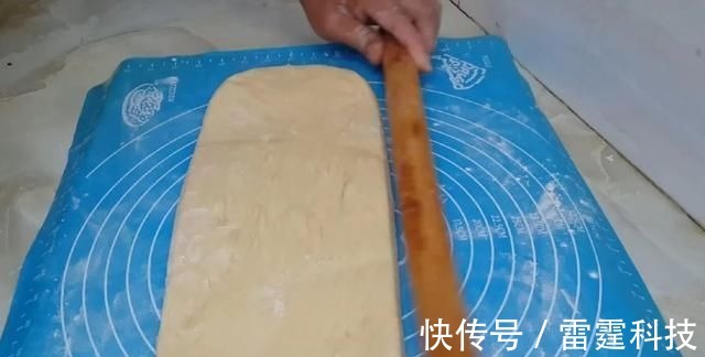 早餐别烙饼吃包子了,教你新吃法,香酥又松软,比面包烧饼还好吃