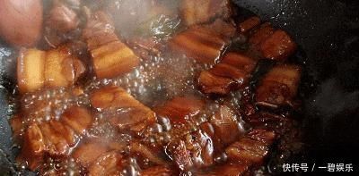 做红烧肉时,别只会炒糖色!多加一点“它”,肉香四溢,入口即化