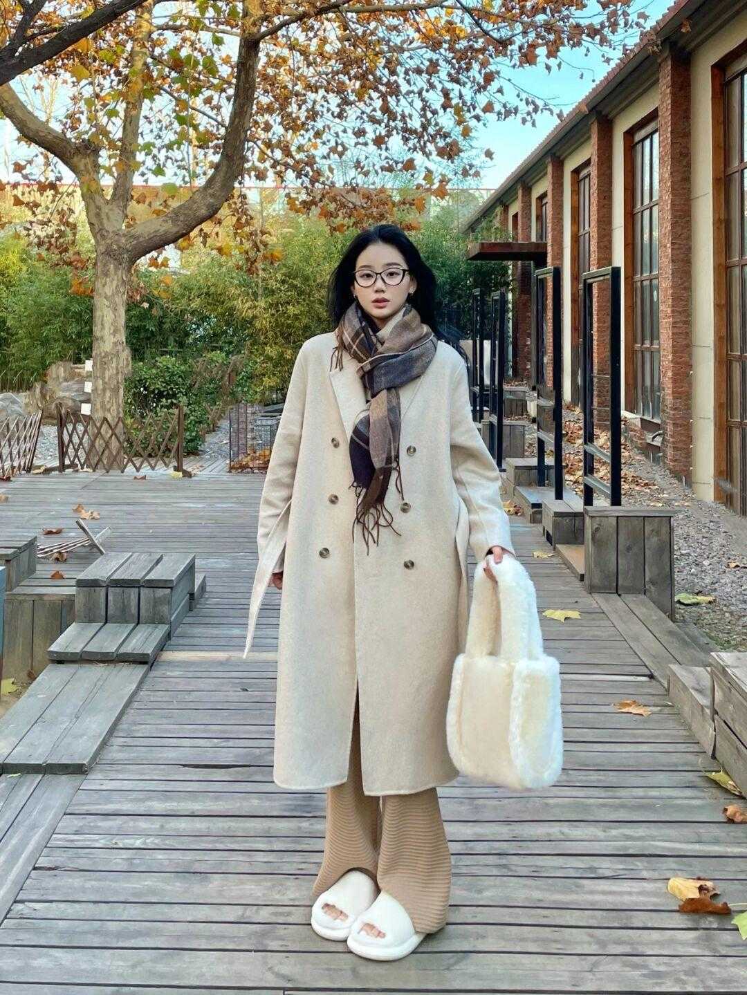 卡其色|这个冬季岂会无衣,肉桂粉大衣清新淡雅