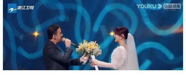 《闪光的乐队》杨坤口碑炸裂,杨丞琳婚纱表演,破防无数观众