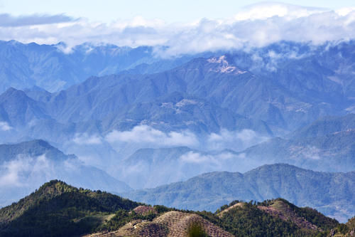 中年|高山险峰、云海梯田、山里人家，人间仙境南尖岩