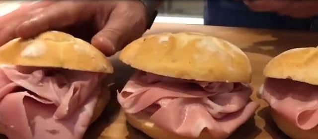 香肠|世界上最“小气”的汉堡店,一根香肠能用一年,切得比纸还薄