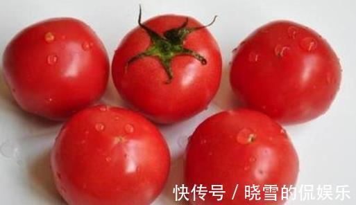 勺子|西红柿去皮最忌用开水烫，教你2个小妙招，快速去皮营养不流失！