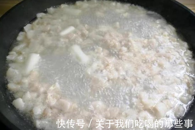 熬猪油不能直接下锅，想要猪油雪白浓香，久放不坏，牢记3个技巧