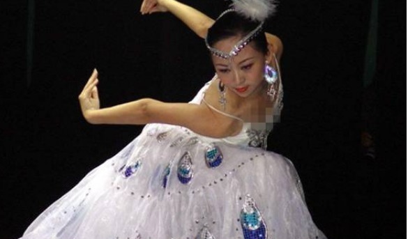 聋哑人&当年春晚“千手观音”聋哑人领舞,被富豪苦追8年如今却成了这样