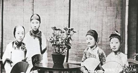 乐部|清朝真实老照片大户人家坐马车，最后一张是乐部的官员！