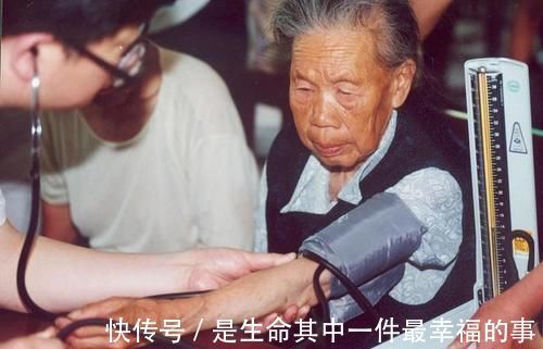 血管堵塞|不想脑梗发生，3种食物趁早撤下饭桌，聪明人很少碰