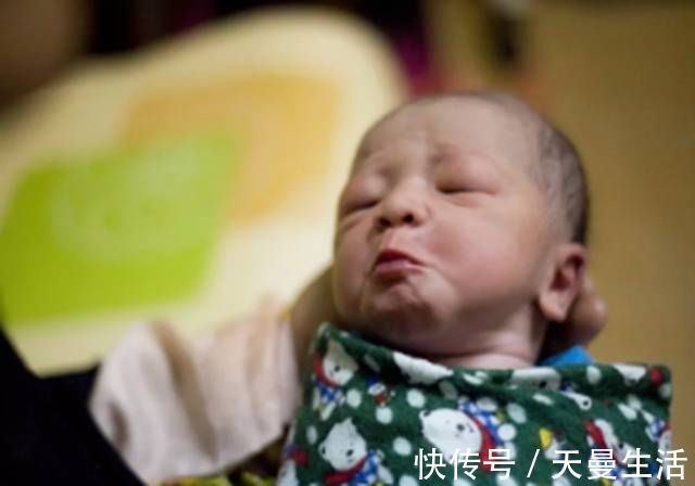 动作|宝宝睡觉时的4种动作,暗示了大脑发育程度,全都占了的恭喜了