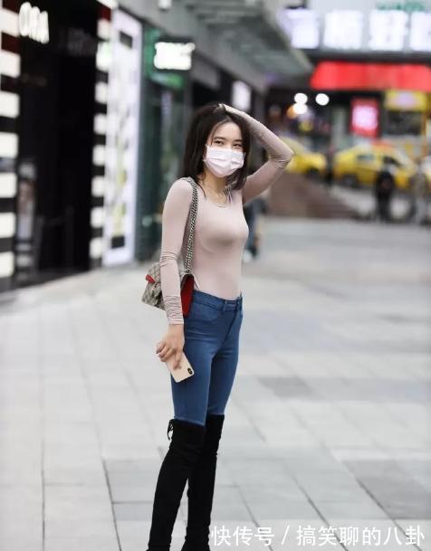 羽绒服|一字肩搭配牛仔裙,富有设计感
