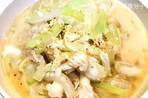 味道寡淡的蒲瓜這樣做,鮮甜、酸爽還香氣撲鼻,讓你吃過了就忘不了!