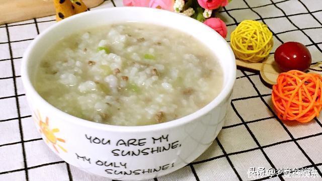 固体|辅食添加顺序要根据宝宝的发育状况,渐进式进行,千万不可乱来!