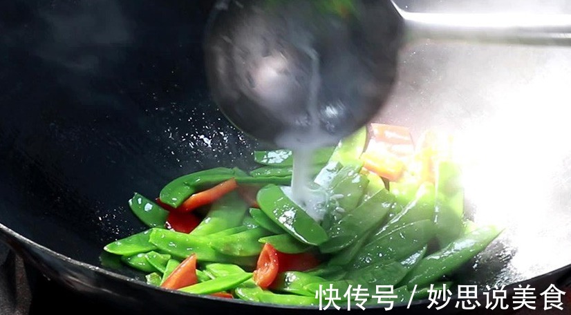 清炒荷兰豆不要直接下锅炒，大厨教你一招，色泽翠绿，营养不流失