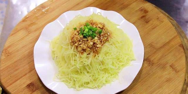 软硬兼施|蒸土豆丝的做法,学习这个方法,使土豆根软硬兼施