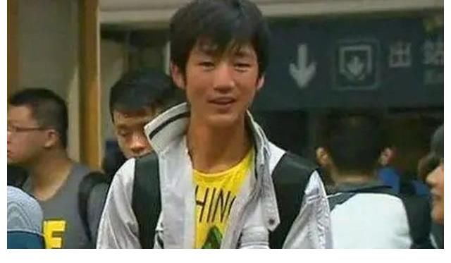 15年過(guò)去，變形計(jì)最勵(lì)志的農(nóng)村男孩，600分考上國(guó)防生，逆天改命