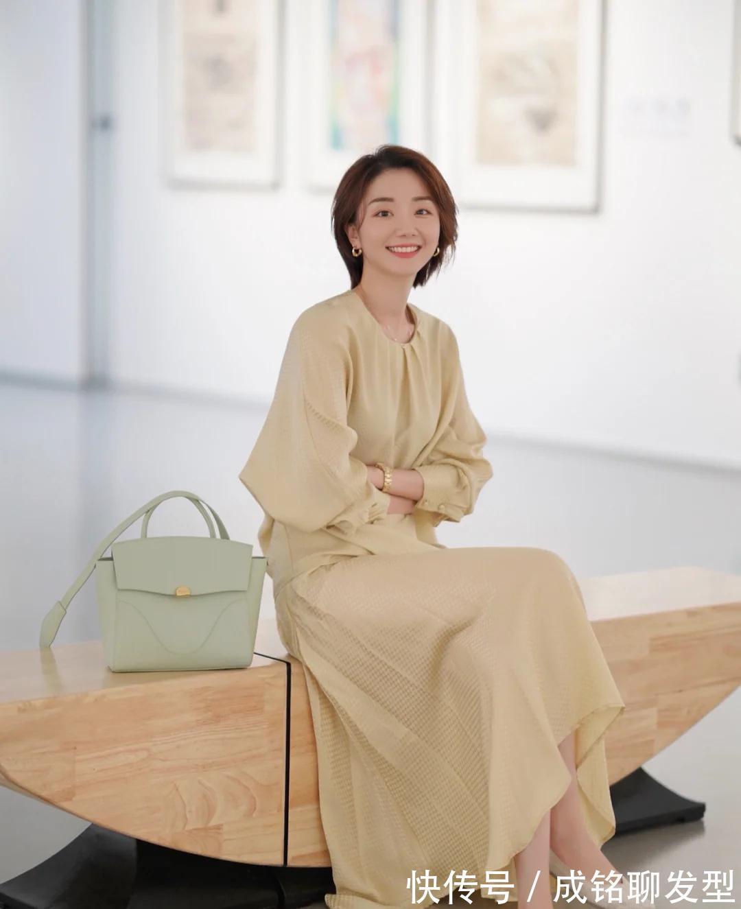 女性|夏日“顺色系”搭配来袭,清新随意不失成熟韵味,时尚减龄又高雅