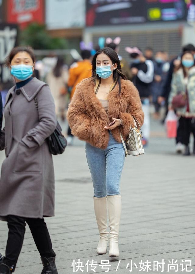 街拍：取代高跟鞋, 成为牛仔裤的“好搭档”, 时髦修身还不累脚!