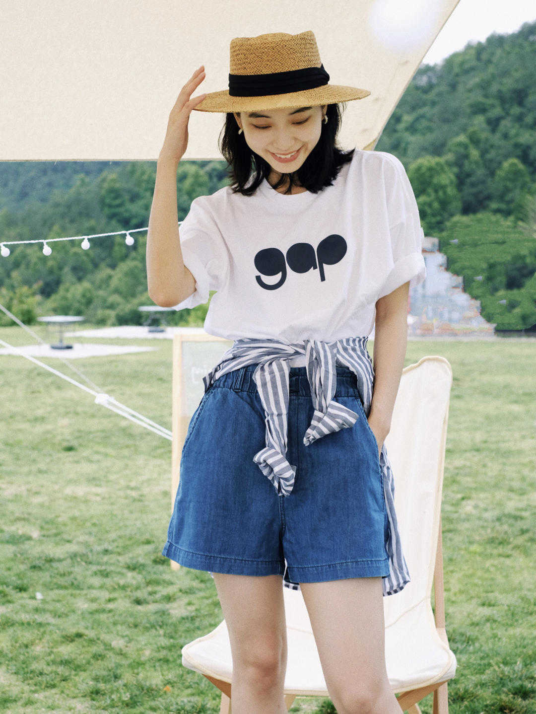 西服|初秋,身穿白色衬衫配黑色西装裤,让你自信又漂亮,秒变初恋女友