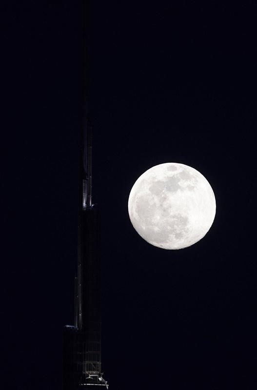 夜空 全球多地夜空悬挂“超级月亮”