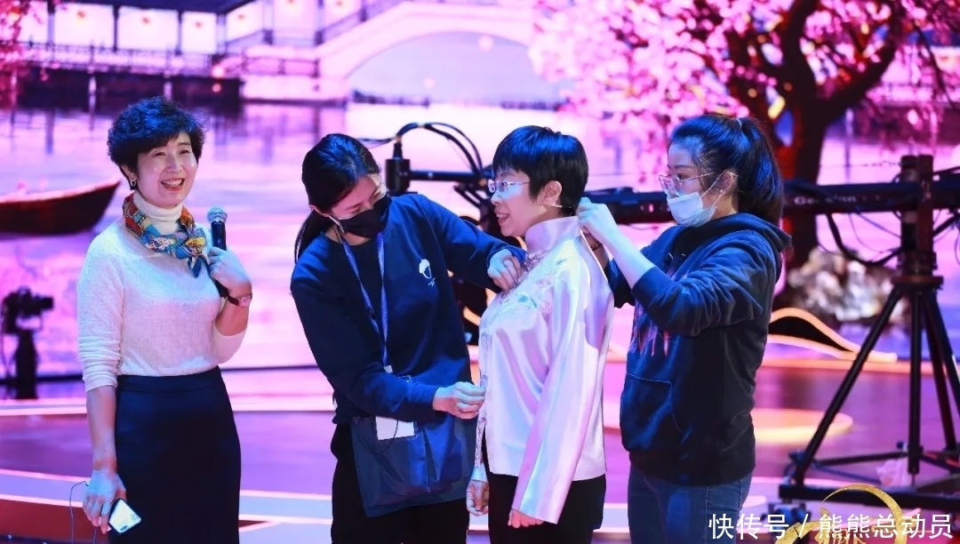 杨雨 带你一起看幕后,《中国诗词大会》点评嘉宾的化妆幕后团队