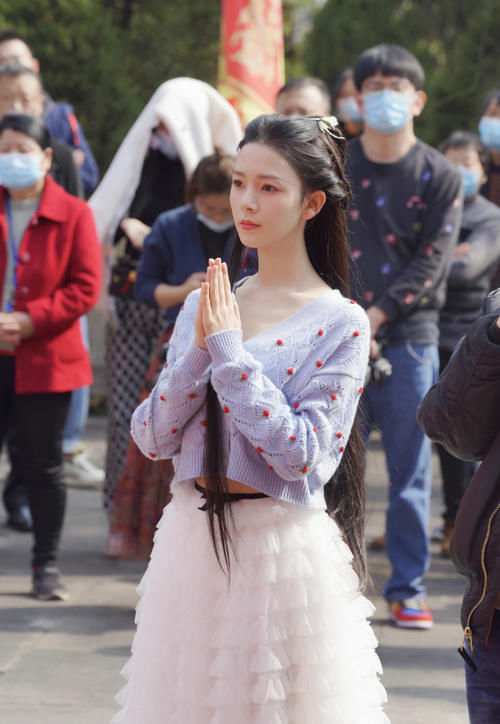 好看的毛衣样式有哪些？糖果色毛衣开衫要有名字，俏皮甜美很时尚