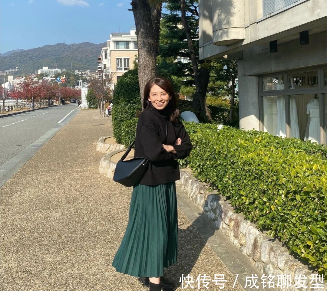 单品 真的看不出她已经61岁了!优雅穿搭,温柔气质,这状态不输年轻人