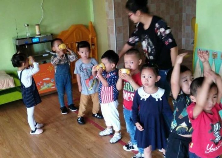 园长|儿子的进口保温杯被摔坏，对方家长只赔50元，园长的做法很大气